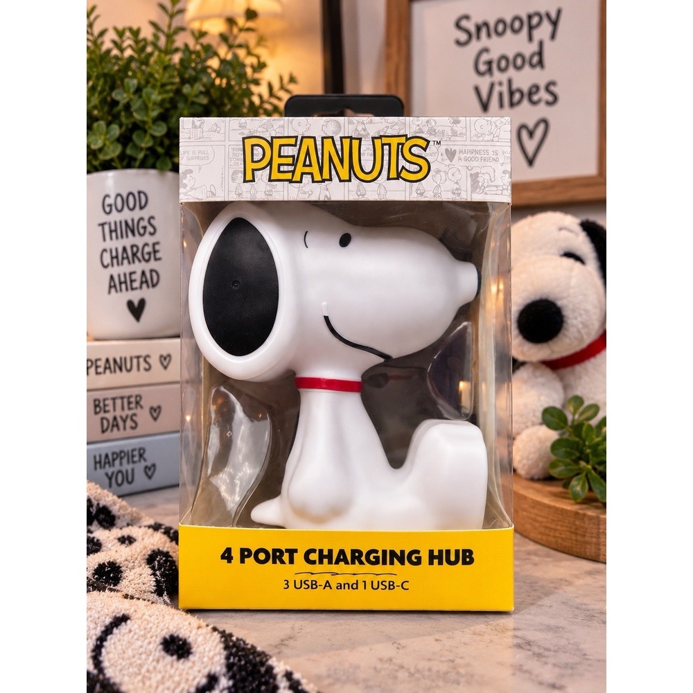 Peanuts Snoopy 4-Port Charging Hub in White with Red Collar